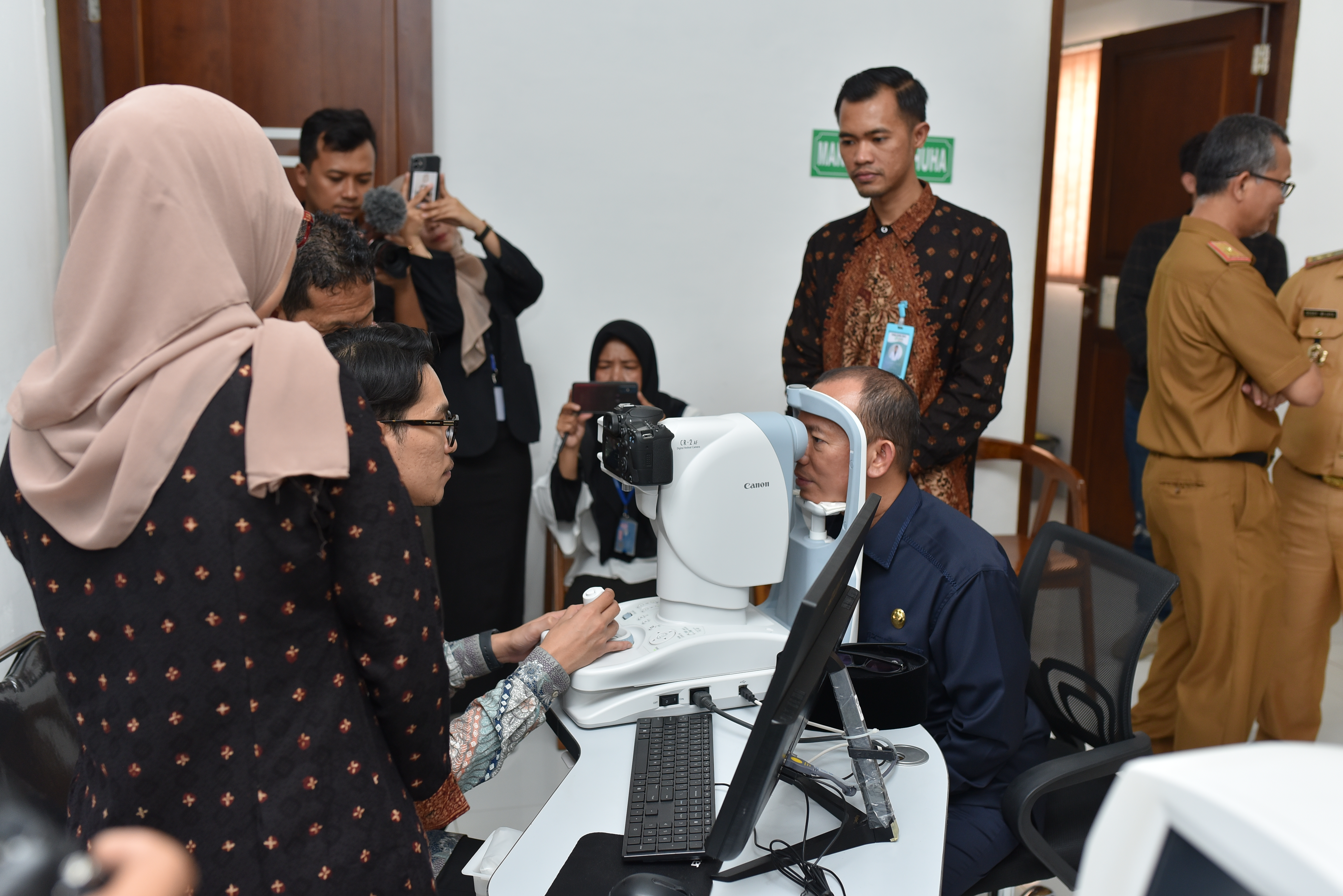 Pemeriksaan Mata - Pasien 2